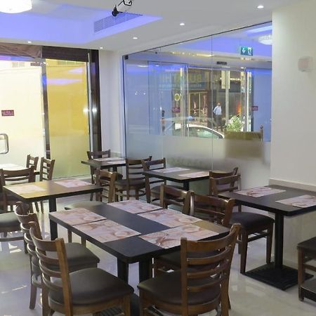 דובאי Al Jawhara Metro Hotel מראה חיצוני תמונה