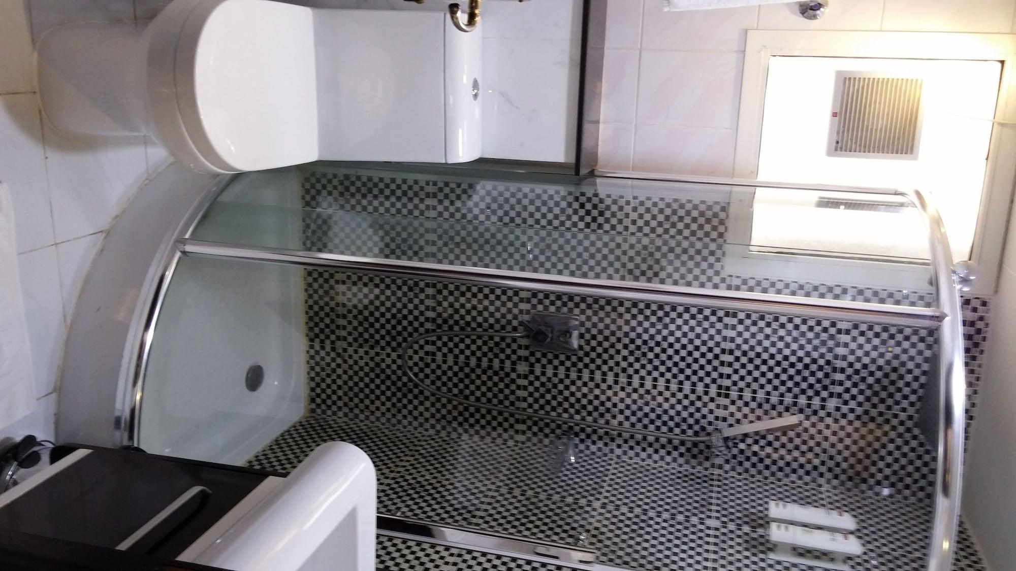 דובאי Al Jawhara Metro Hotel מראה חיצוני תמונה