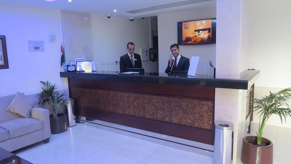 דובאי Al Jawhara Metro Hotel מראה חיצוני תמונה