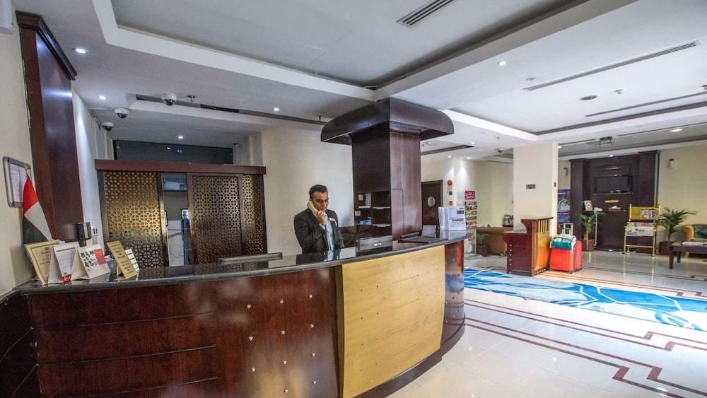 דובאי Al Jawhara Metro Hotel מראה חיצוני תמונה