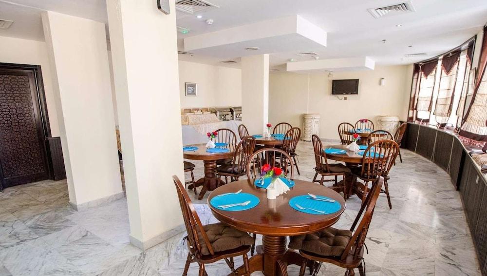 דובאי Al Jawhara Metro Hotel מראה חיצוני תמונה