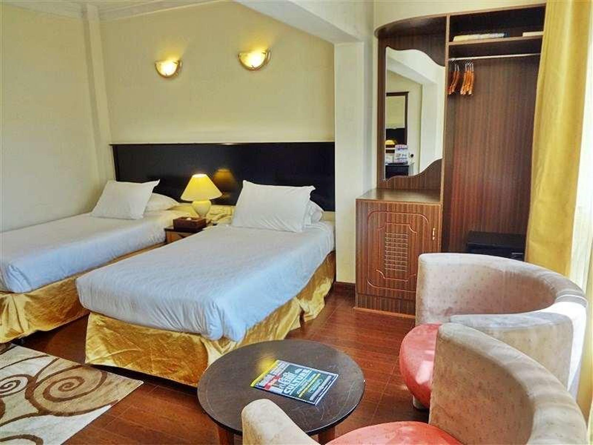 דובאי Al Jawhara Metro Hotel מראה חיצוני תמונה