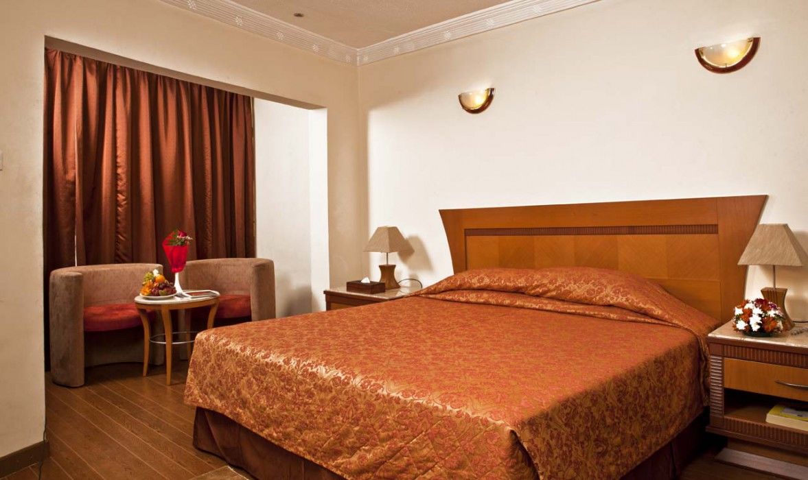 דובאי Al Jawhara Metro Hotel מראה חיצוני תמונה