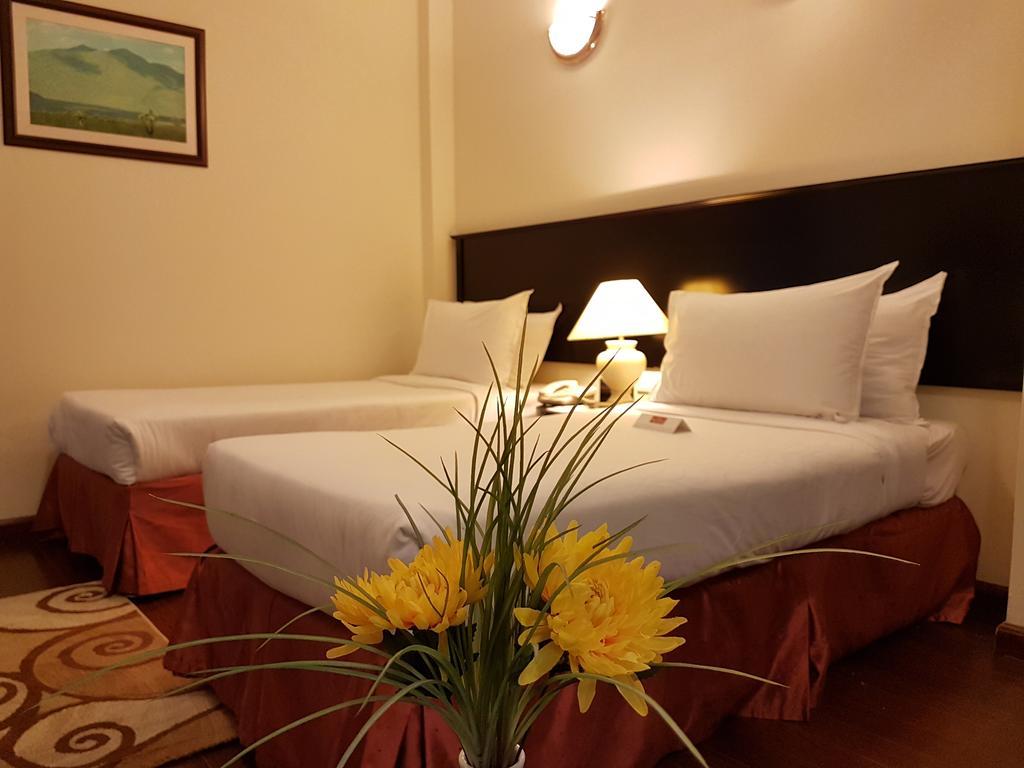 דובאי Al Jawhara Metro Hotel מראה חיצוני תמונה