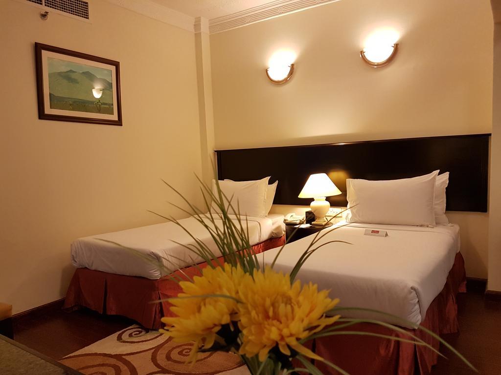 דובאי Al Jawhara Metro Hotel מראה חיצוני תמונה