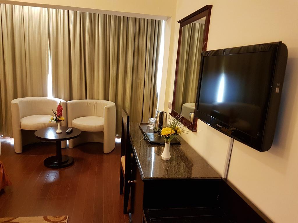 דובאי Al Jawhara Metro Hotel מראה חיצוני תמונה