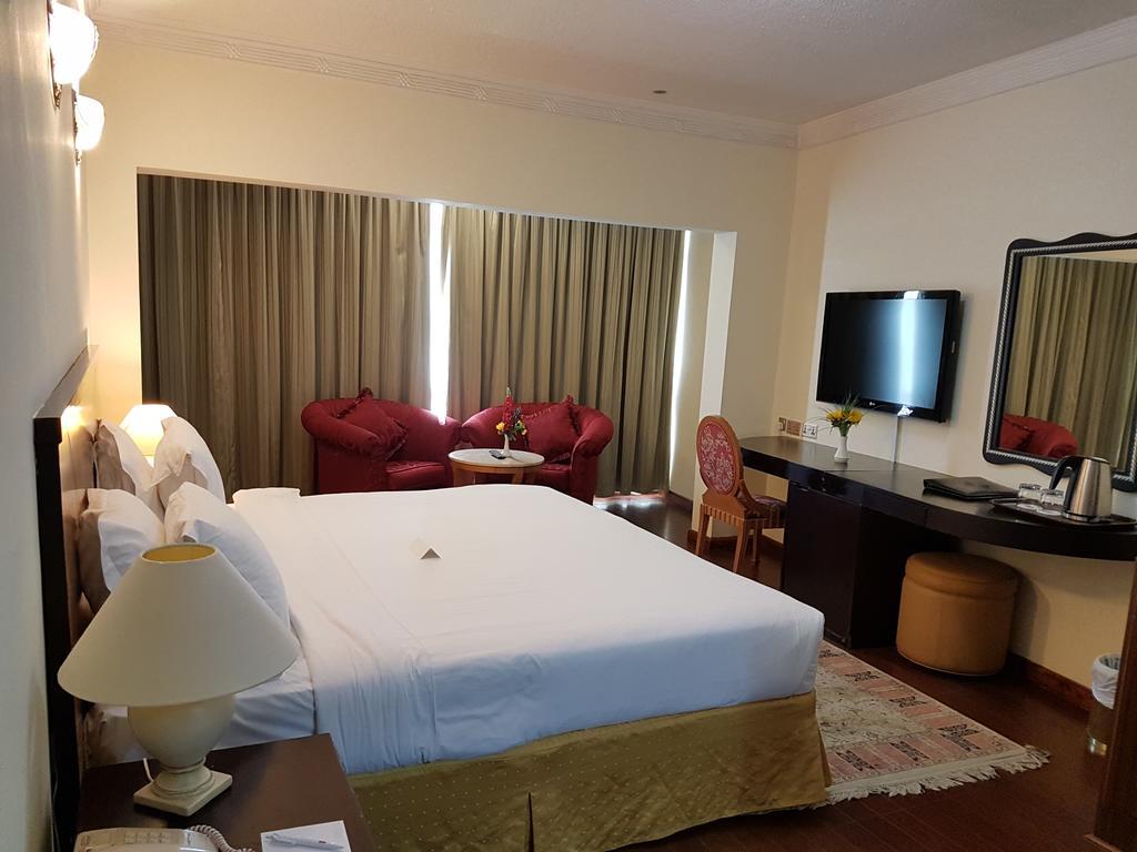 דובאי Al Jawhara Metro Hotel מראה חיצוני תמונה